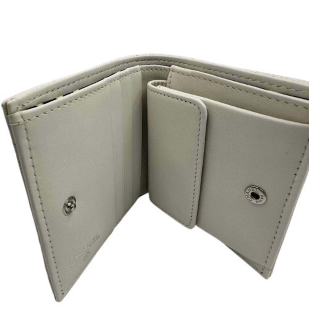 CHANEL White Caviar Leather Wallet - Picture 5 of 8